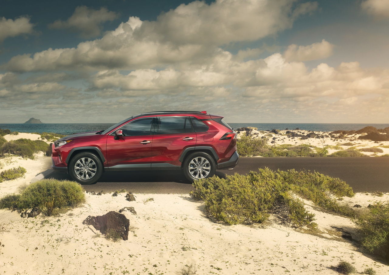 Официально рассекречено новое поколение Toyota RAV4