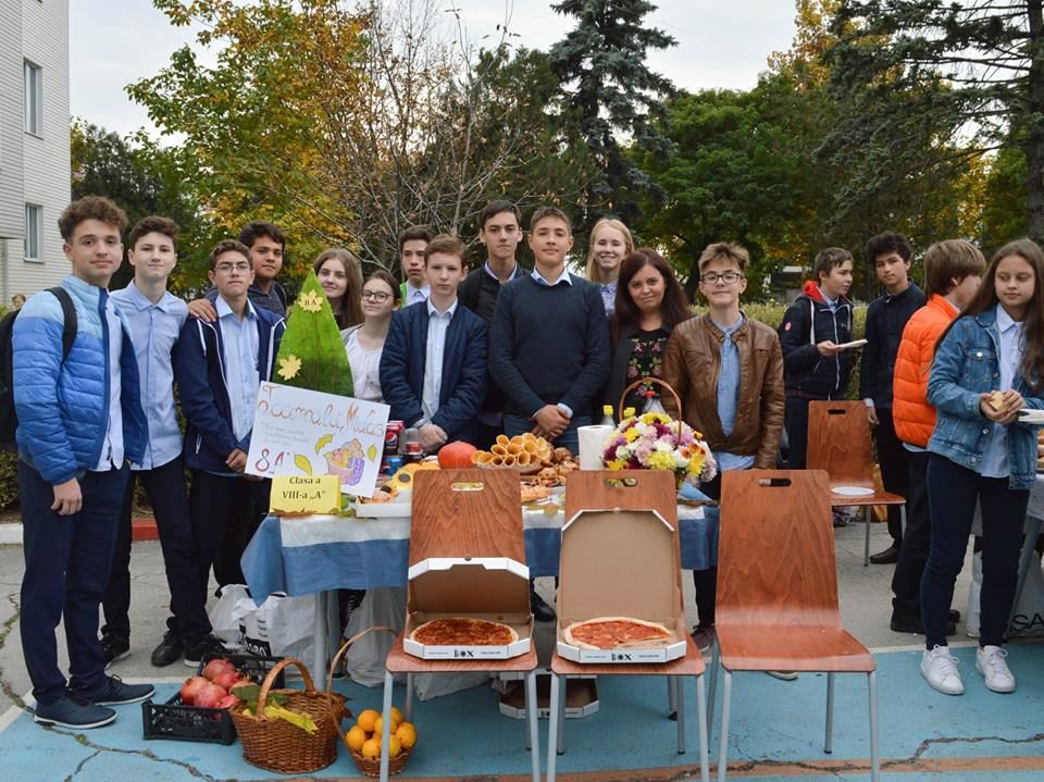 Ученики лицея „Оризонт” провели благотворительную ярмарку в помощь семьям высланных учителей