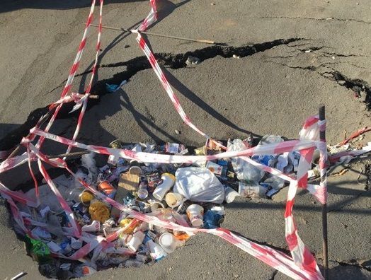 Яма на Центральном автовокзале превратилась в мусорную свалку