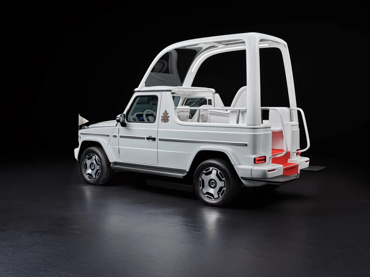 Compania Mercedes-Benz i-a oferit pentru prima dată în istorie un automobil electric Papei Francisc
