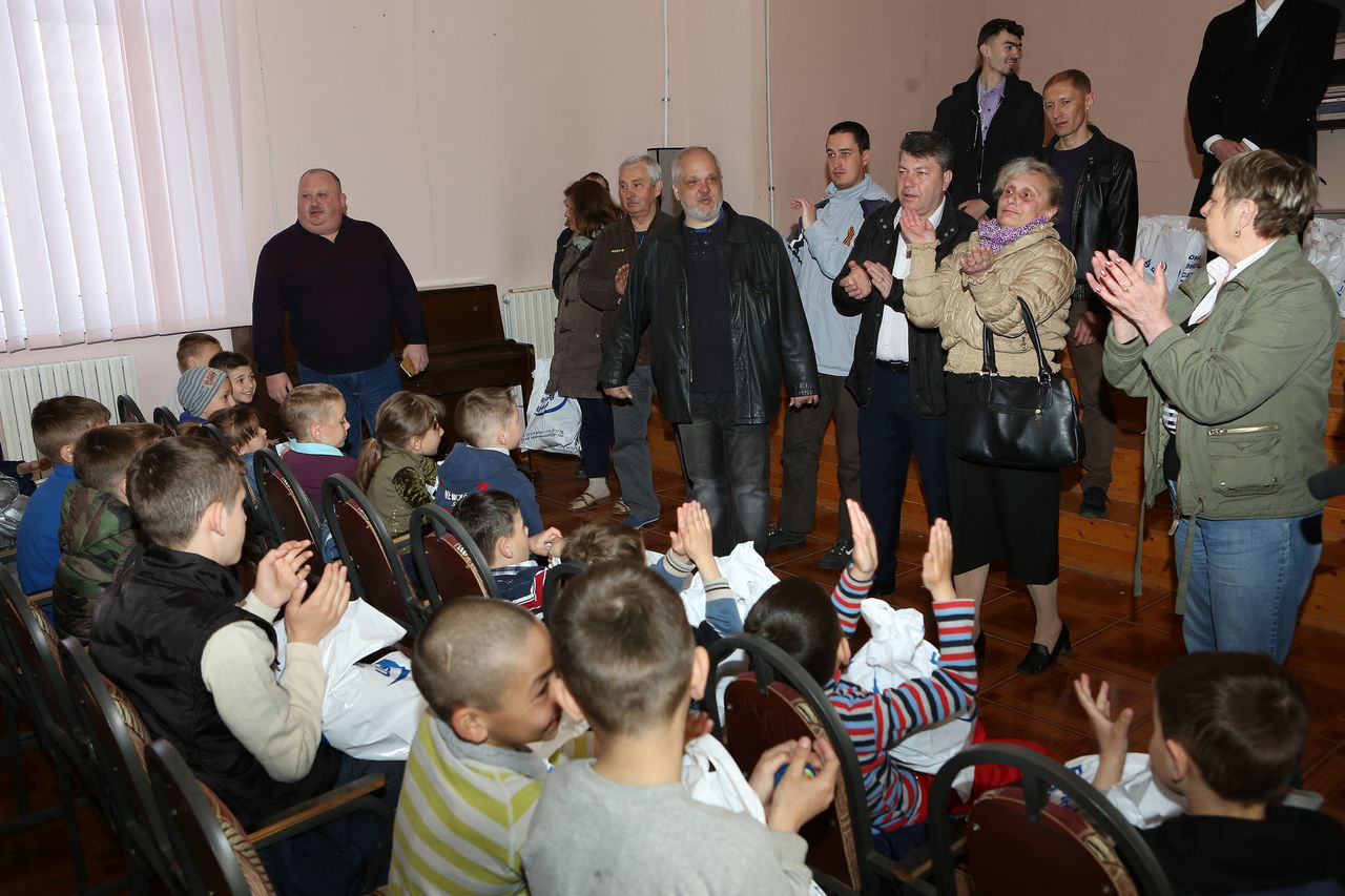 Более 7000 пасхальных подарков раздали волонтеры фонда Усатого