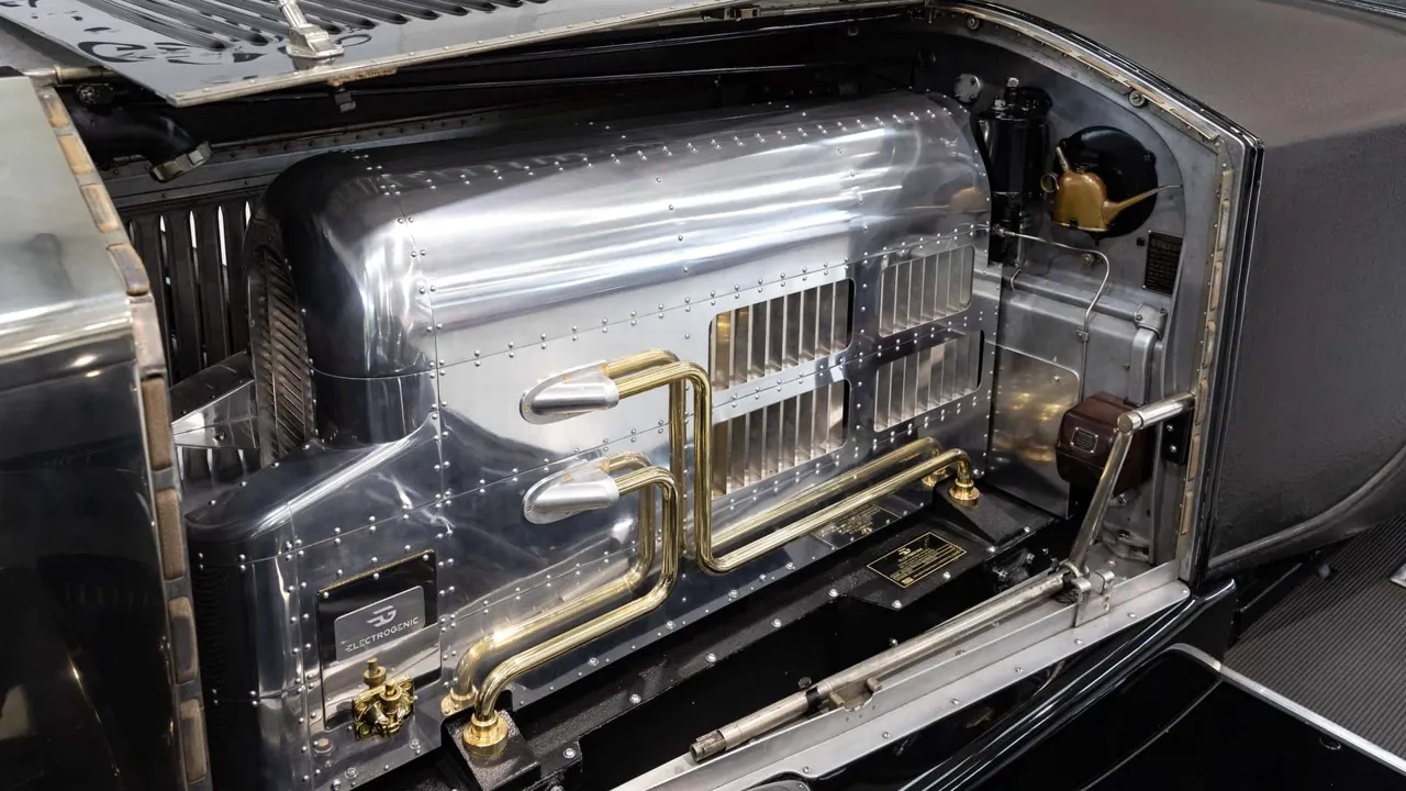 Роскошный Rolls-Royce 1920-х превратили в нестандартный электромобиль