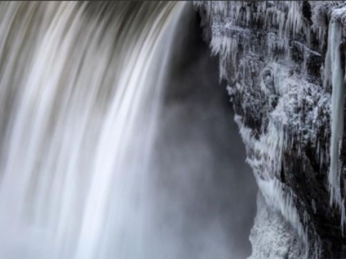 Cascada Niagara a îngheţat. Imagini feerice surprinse la aproape minus 50 de grade Celsius