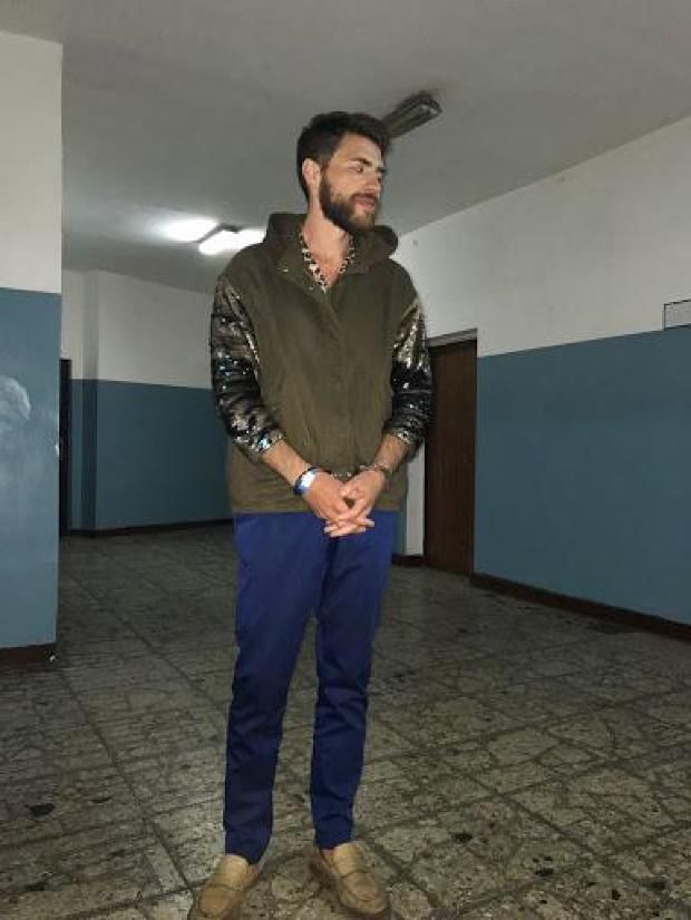 Cine-i și ce riscă bărbatul care și-a arătat fundul pe scena de la Eurovision