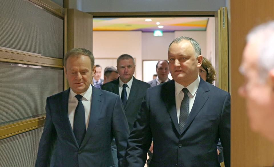 Додон призвал Туска оказать содействие в расследовании кражи века