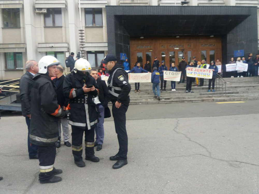 В Одессе после сообщения о бомбе из здания вокзала эвакуировали людей