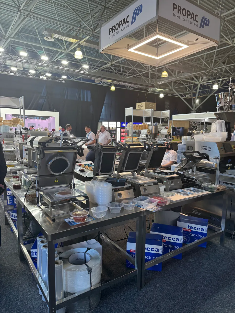Showroom-ul Propac: Soluții complexe pentru HoReCa — utilaje profesionale și ambalaje moderne