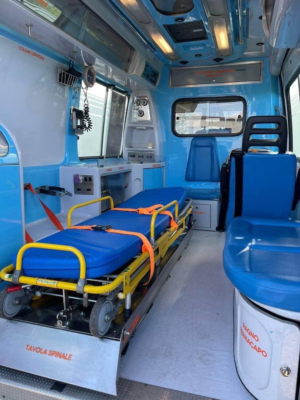 Мэрия Кишинева получила в дар две машины скорой помощи