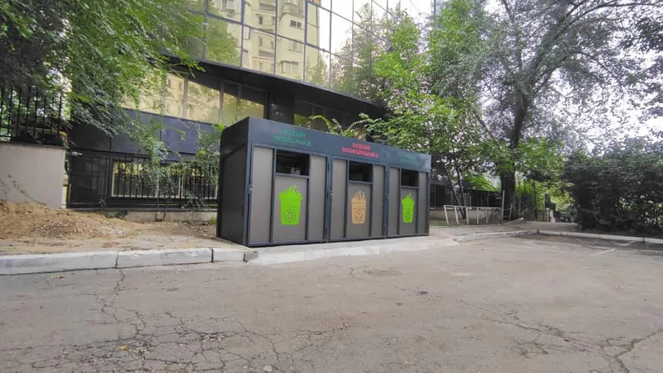 В столице продолжаются работы по строительству 41 модульной площадки для сбора мусора