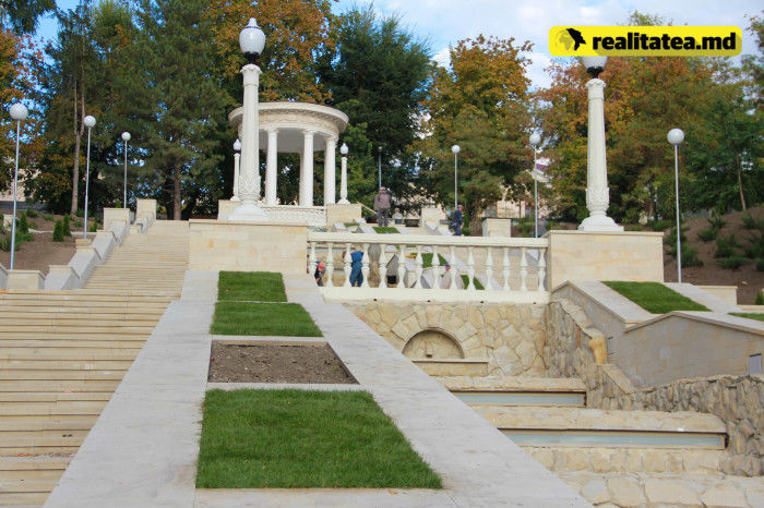 Каскадная лестница в парке Валя Морилор почти готова