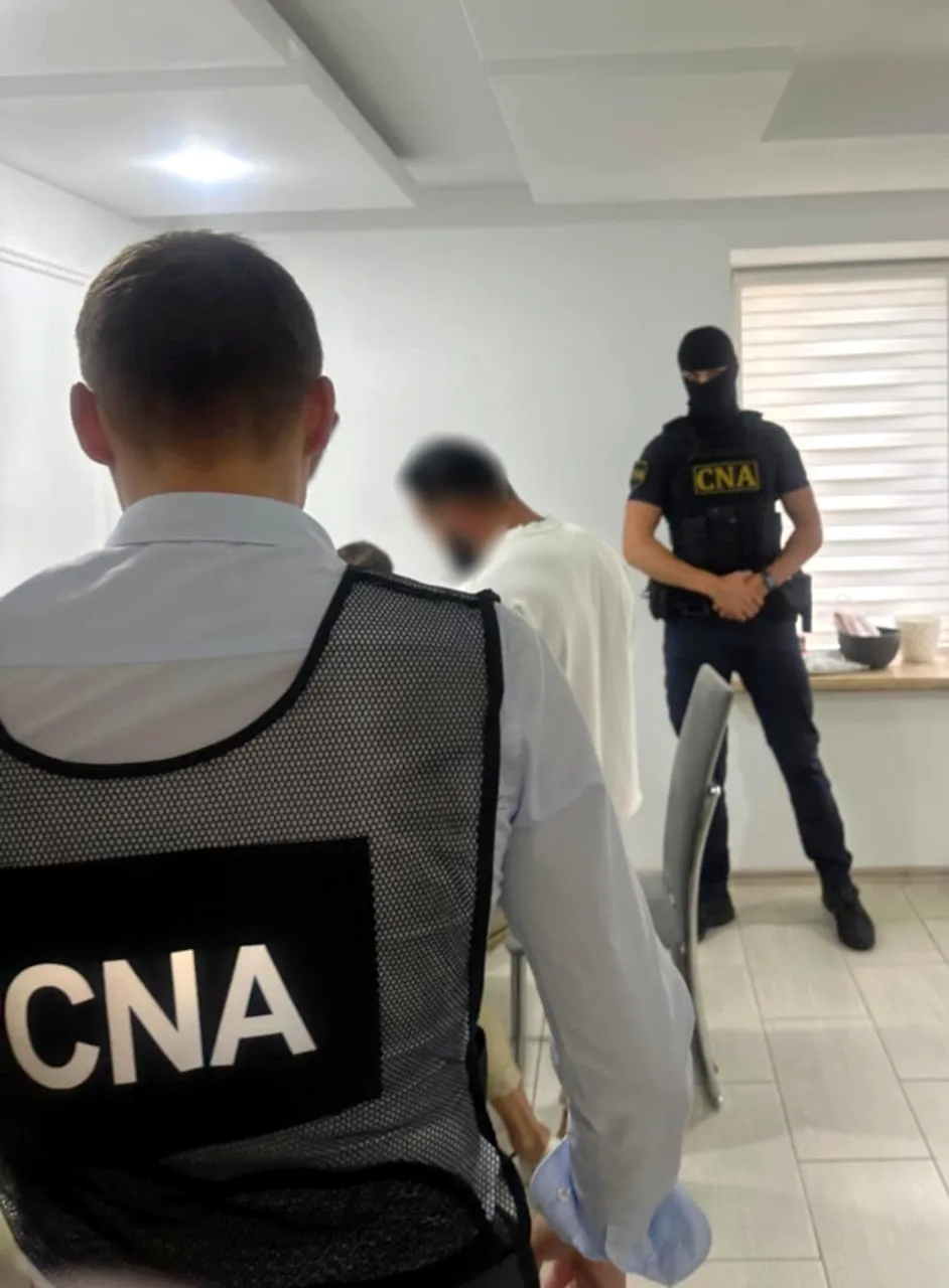 Un procuror și un avocat, reținuți la Edineț pentru o mită de 500.000 de lei