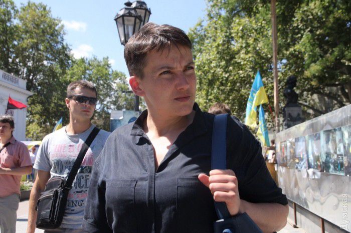 Савченко пытались закидать яйцами в Одессе