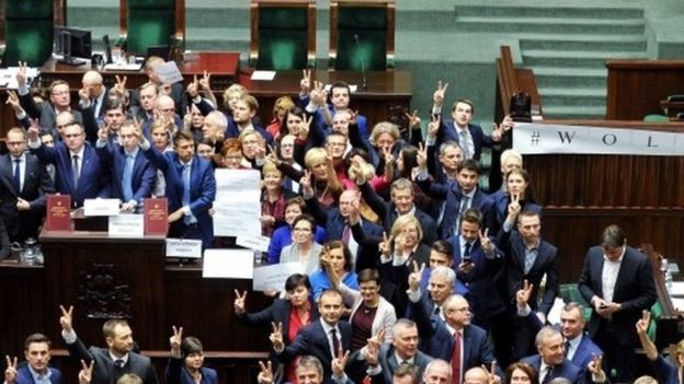 Глава МВД Польши обвинил оппозицию в попытке переворота