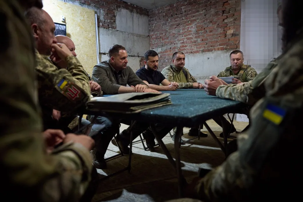 Зеленский посетил военных на бахмутском направлении