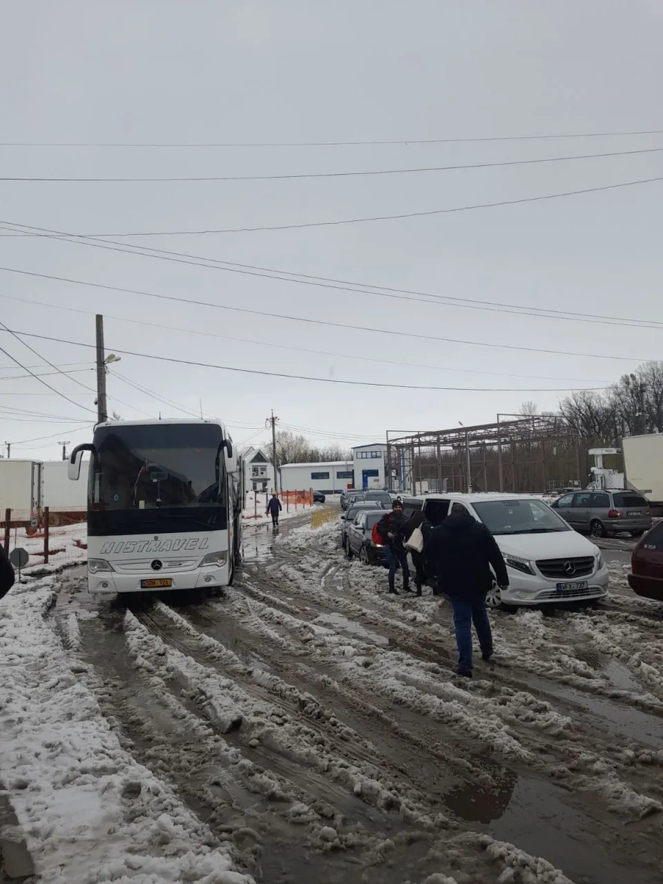 Возобновилось движение на КПП "Скулены"