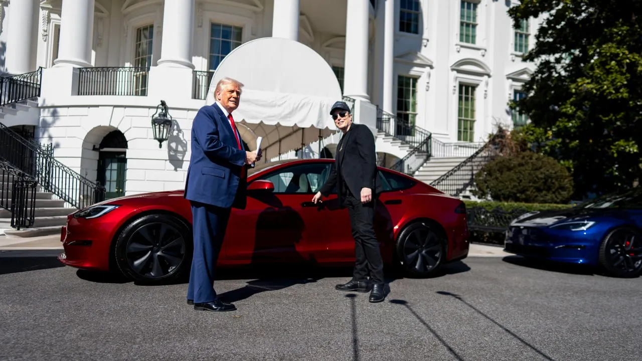 Трамп купил у Илона Маска электрокар Tesla