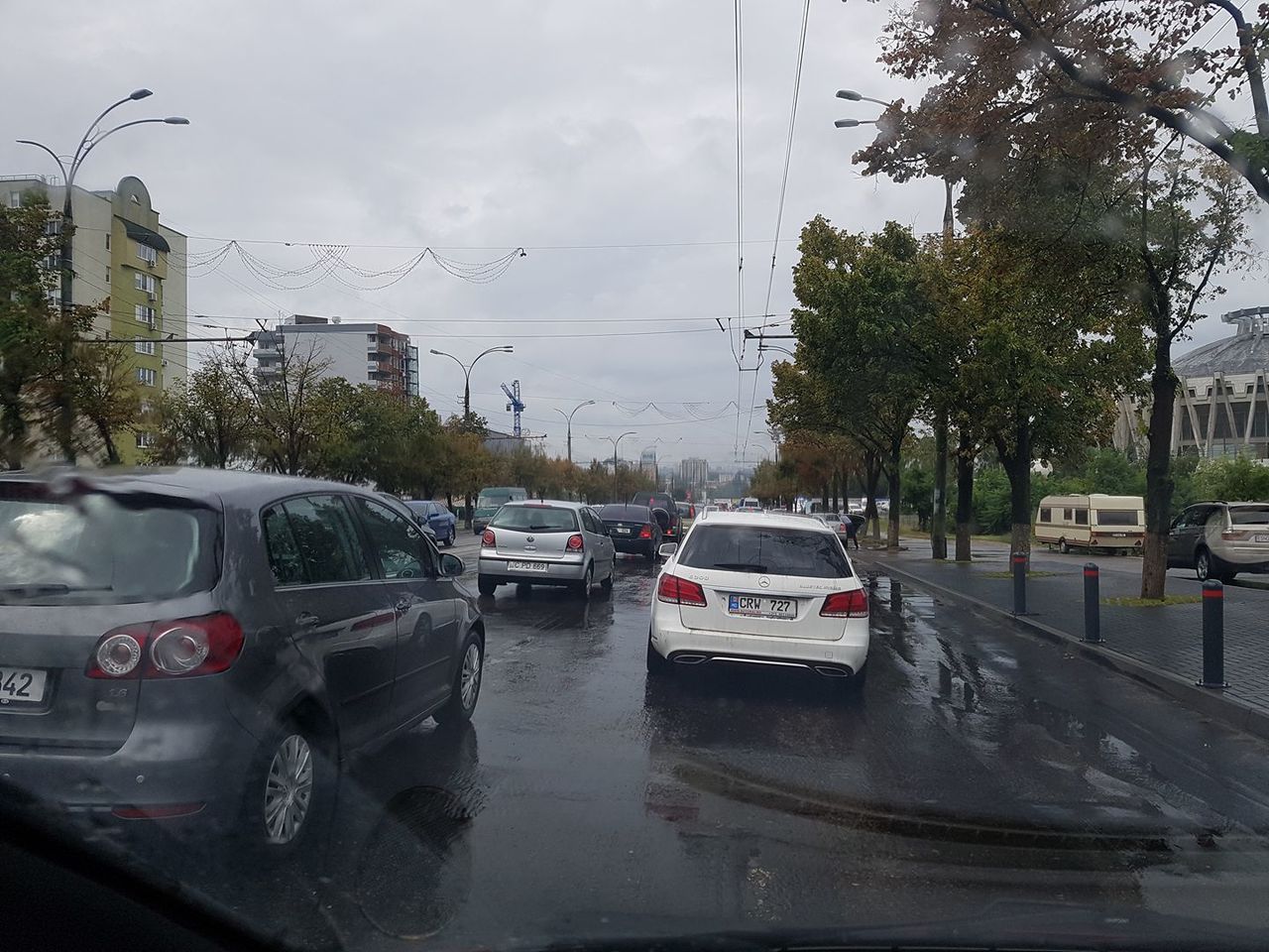 Последствия ливня: в Кишиневе километровые пробки, река Бык вышла из берегов