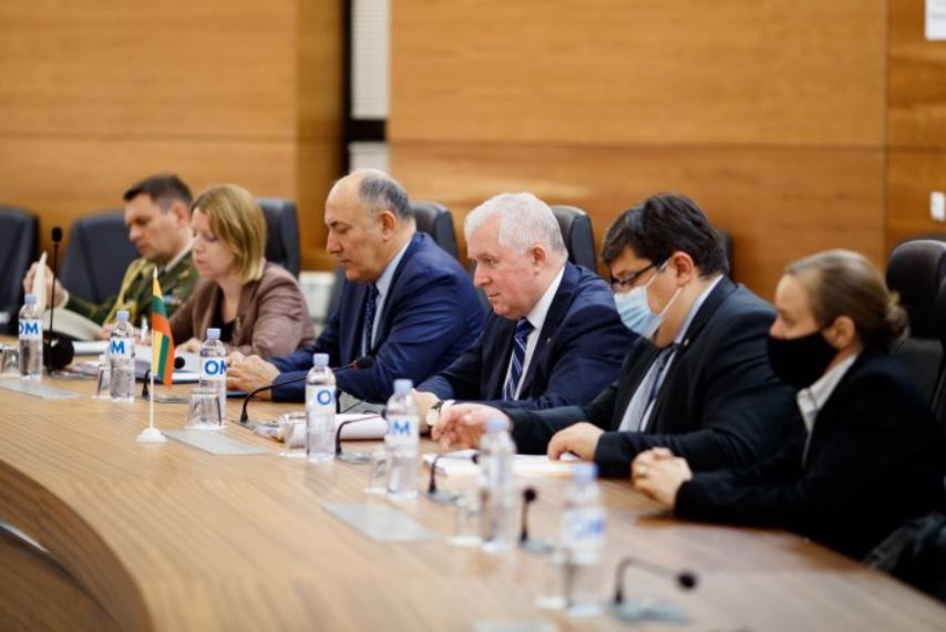 Нику Попеску провел встречу с министром обороны Литвы