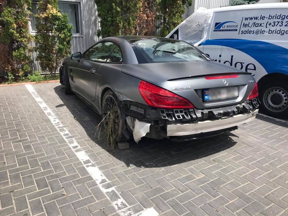 Bolid unic în Moldova, făcut zob! Mașina costă 3 milioane de lei