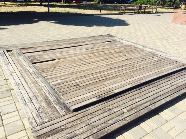 От шахматной доски в Парке афганцев остались лишь гнилые доски