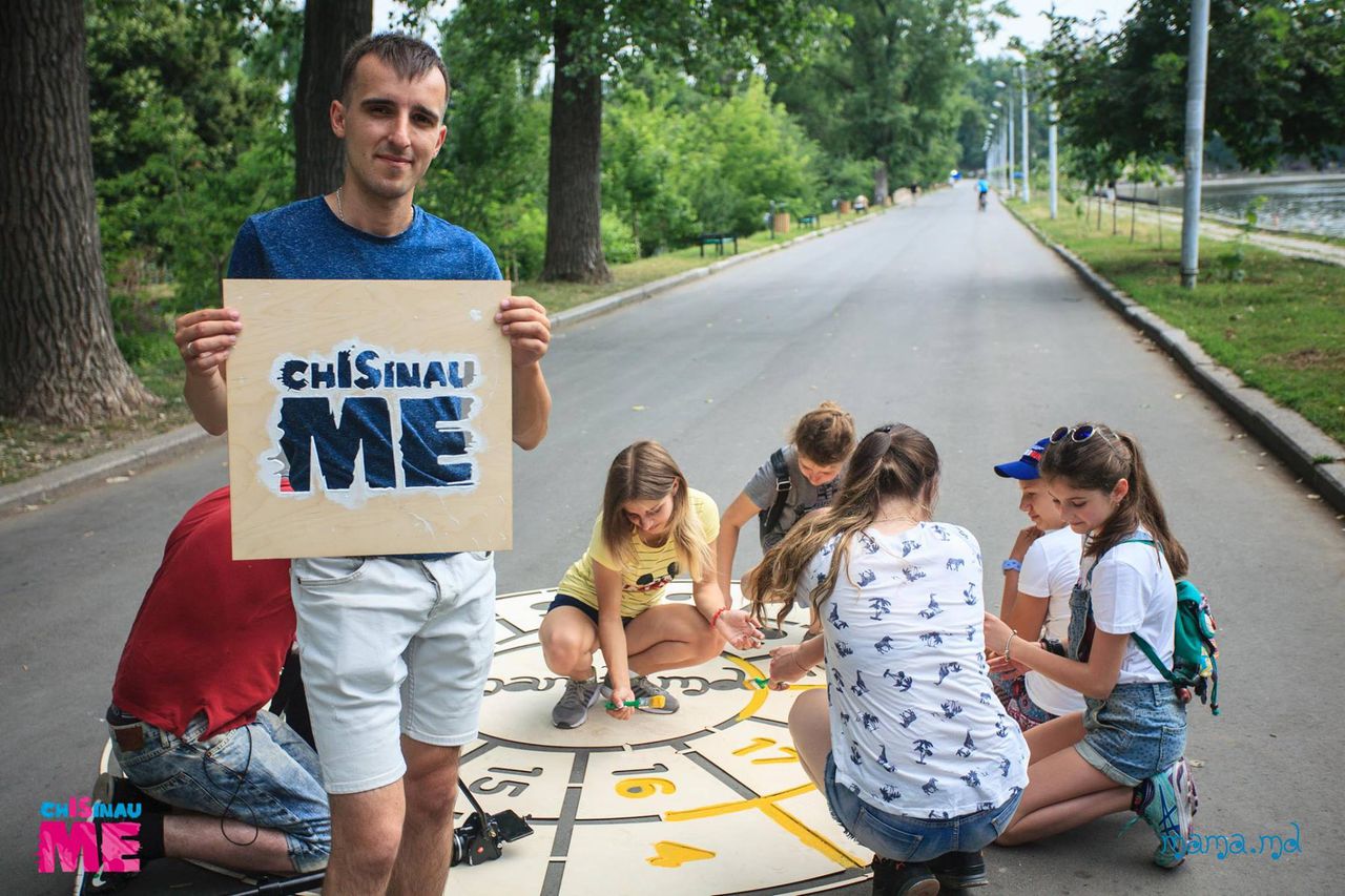 Классики в столичных парках оживают