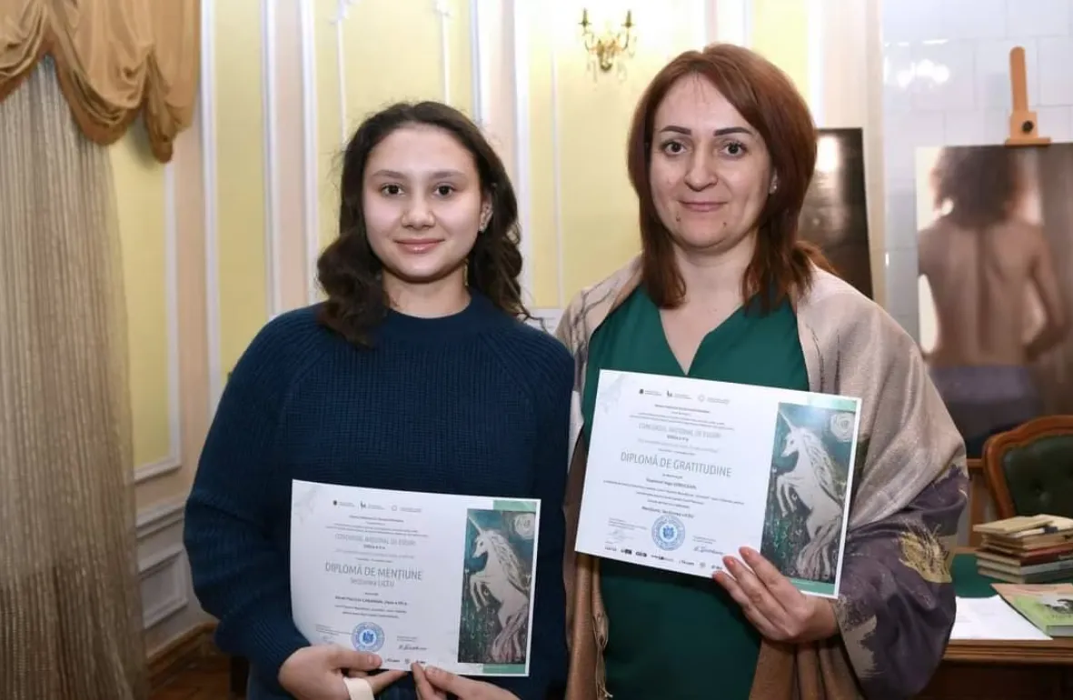 Девушка, освобожденная от трех экзаменов на степень бакалавра: Мечтаю о карьере в авиации