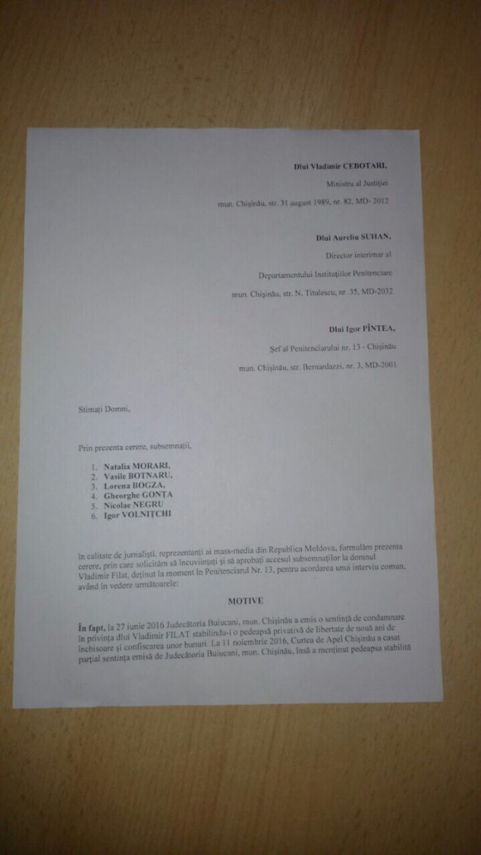 Группа журналистов намерена взять интервью у экс-премьера Влада Филата