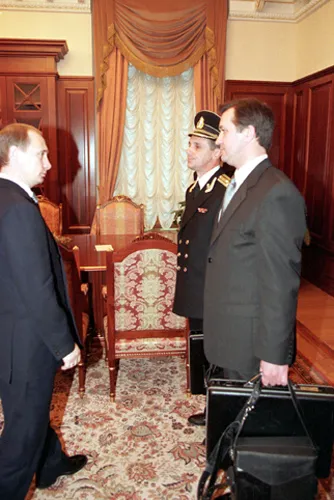 Полковник, носивший ядерный чемоданчик президента РФ, пытался покончить с собой