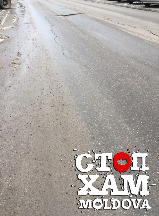 В Кишиневе коммунальщики безалаберно заасфальтировали опасный участок дороги