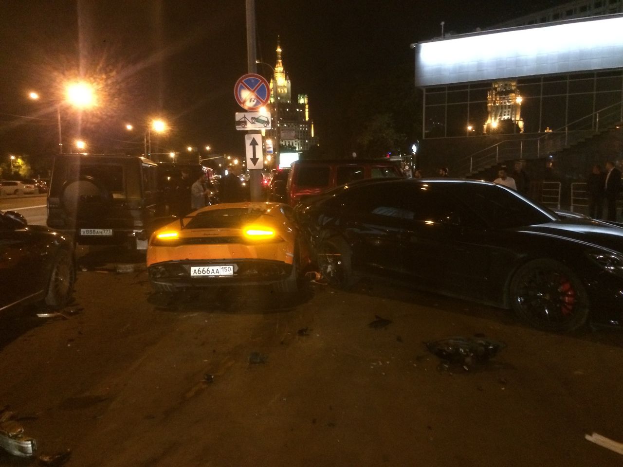 В Москве ​Lamborghini столкнулся с четырьмя автомобилями