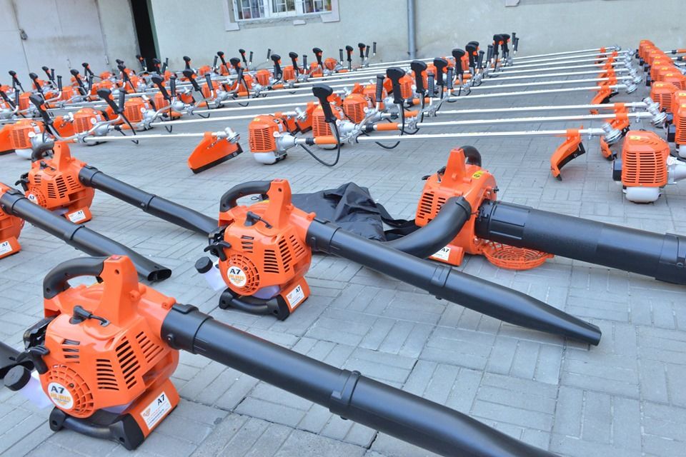 Управление ЖКХ получило новые газонокосилки и воздуходувки