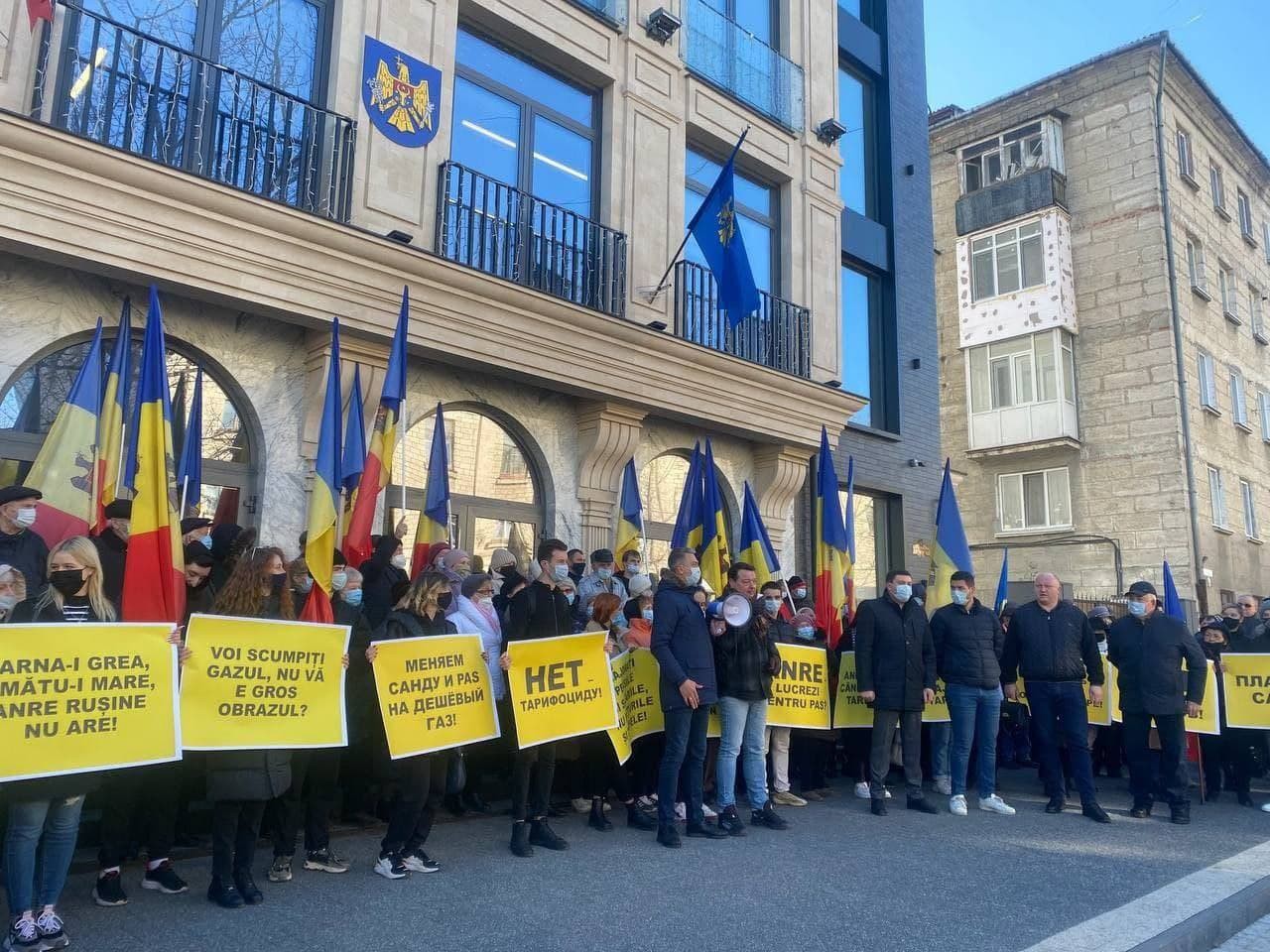 Коммунисты и социалисты организовали пикет у здания НАРЭ