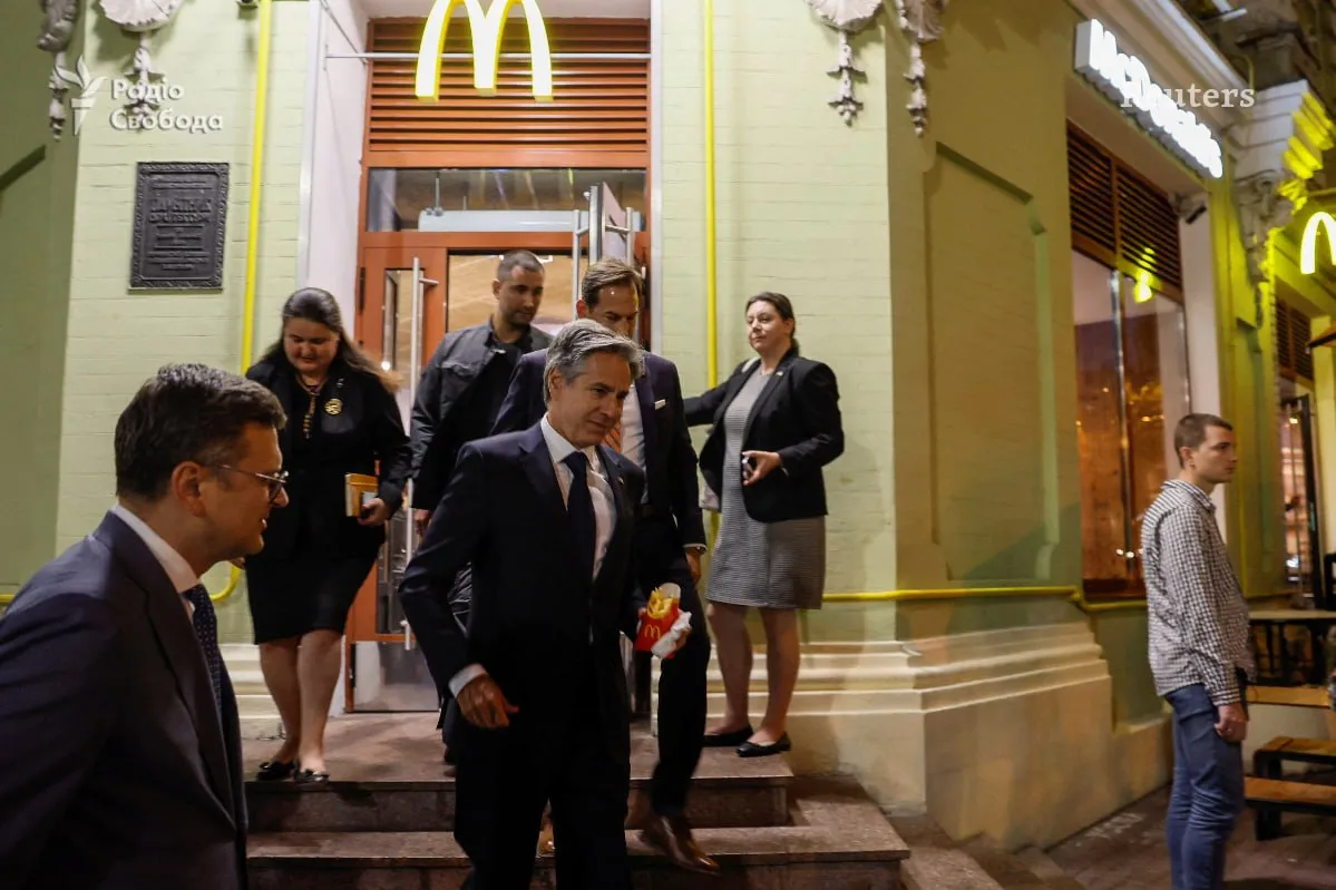 Кулеба сводил Блинкена в киевский McDonald's