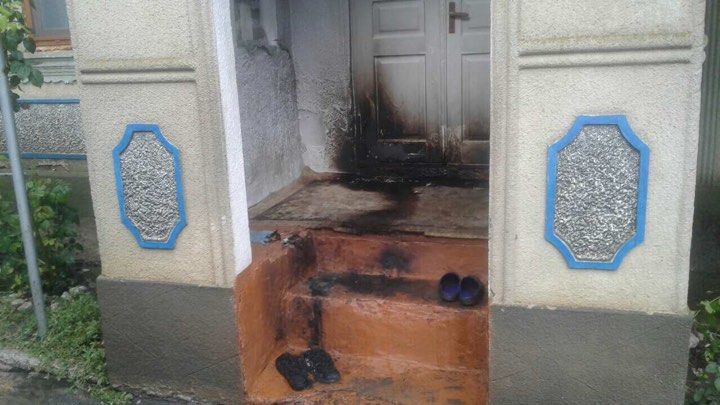 В районе Штефан-Водэ во двор сельчанина бросили "коктейль Молотова"