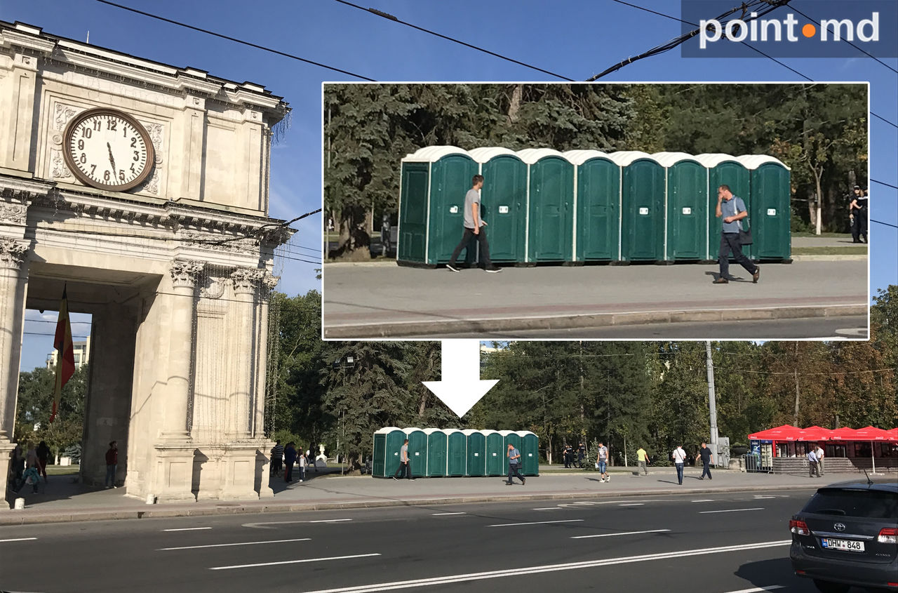 WC-urile de la concertul lui Dodon, instalate lângă Arcul de Triumf