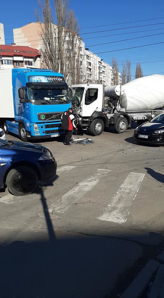 Из-за ДТП на злополучном перекрестке на Буюканах образовалась пробка