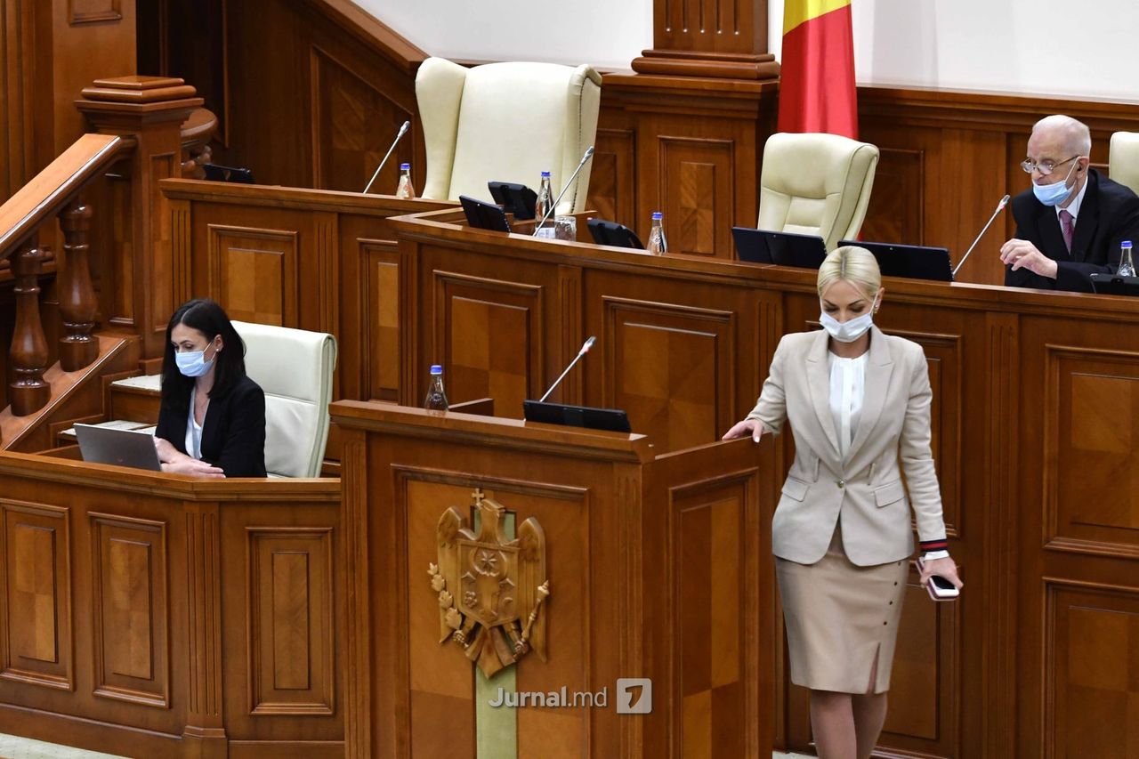 Марина Таубер сказала, почему носит с собой три телефона