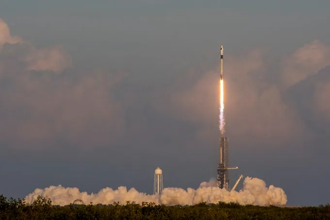 SpaceX успешно запустила пилотируемую миссию к МКС