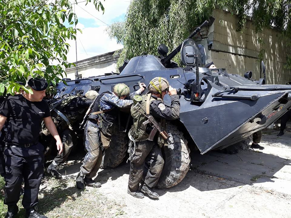 Молдавские спецназовцы поборолись за право носить черный берет