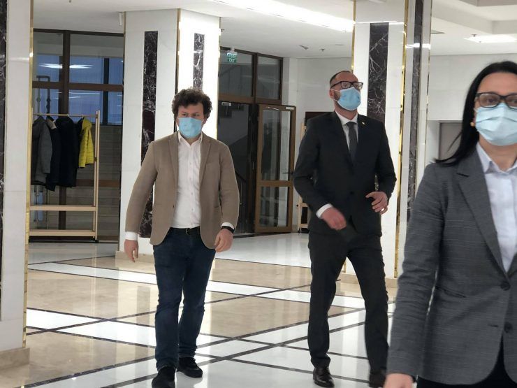 Депутаты PAS пришли на консультации с Майей Санду
