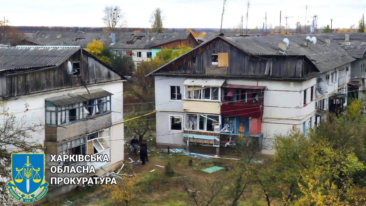 Украинская прокуратура показала последствия удара по поселку в Харьковской области