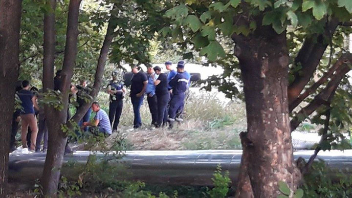 Accident pe traseul Chişinău-Leuşeni. O maşină s-a răsturnat, ambulanţa la faţa locului