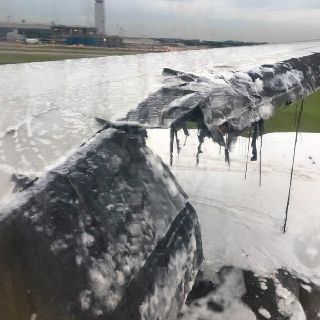 В аэропорту Сингапура при посадке загорелся Boeing 777