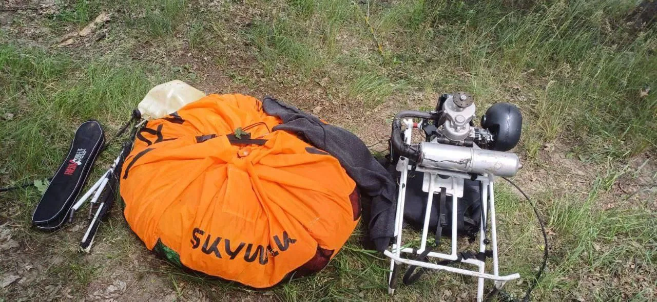 Grănicerii au reținut un cetățean ucrainean care a încercat să treacă frontiera cu un paramotor