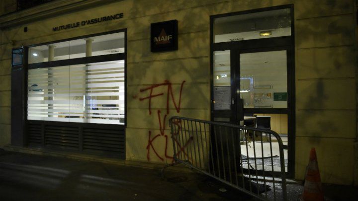 В Париже подожгли штаб-квартиру Ле Пен