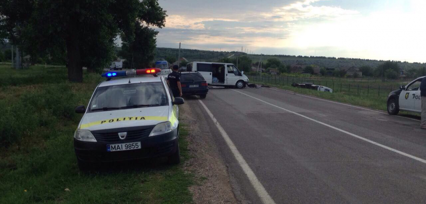 Accidentul dimineții: Un microbuz cu 11 pasageri s-a răsturnat
