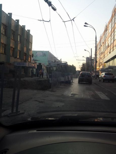 santier de constructie, troleibuz