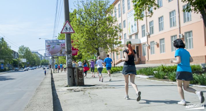 Бегуны клуба Sporter Run вышли на пасхальную пробежку по Кишинёву