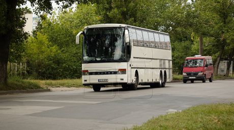 a fost dată afară din autobuz, o adolescentă