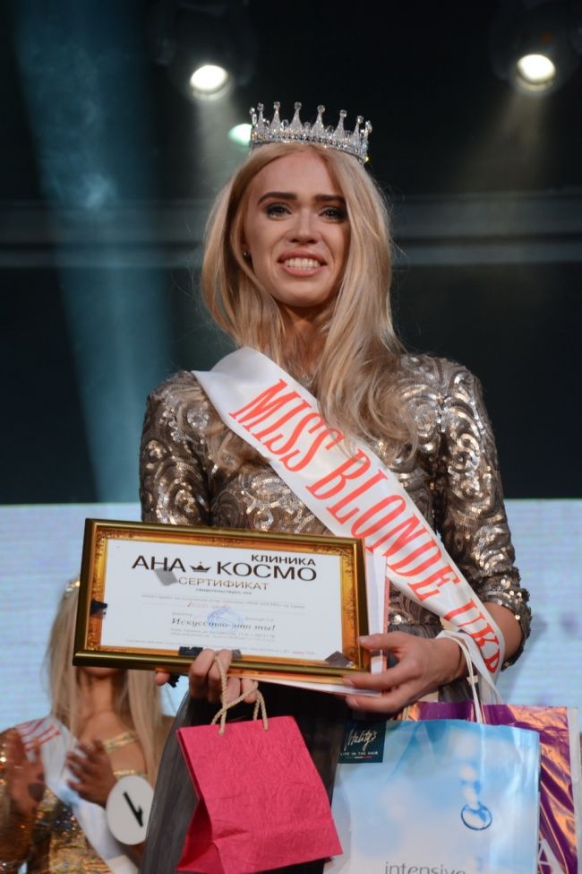 miss blonde, castigatoare